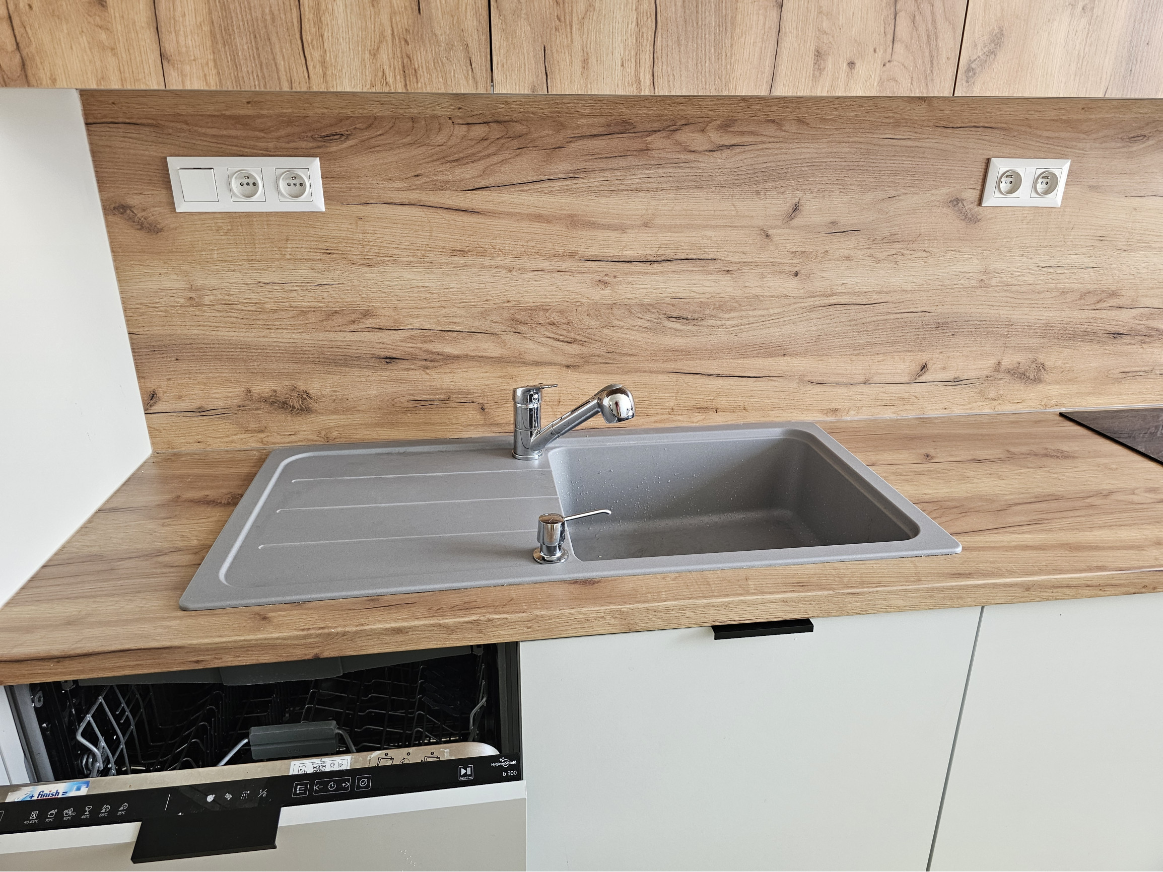 3i byt Trenčín prenájom , NOVOSTAVBA, 2x parking