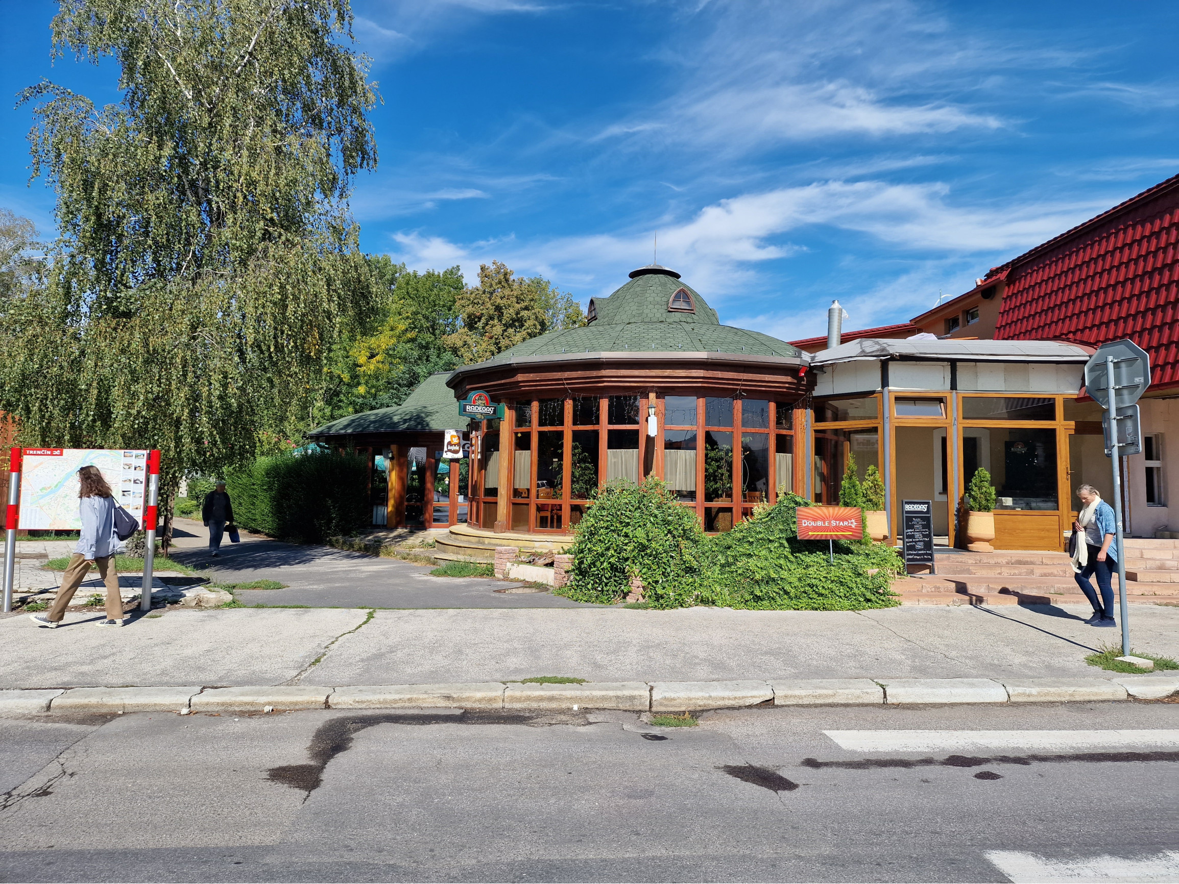 Predaj reštauračného zariadenia a priľahlých prevádzok