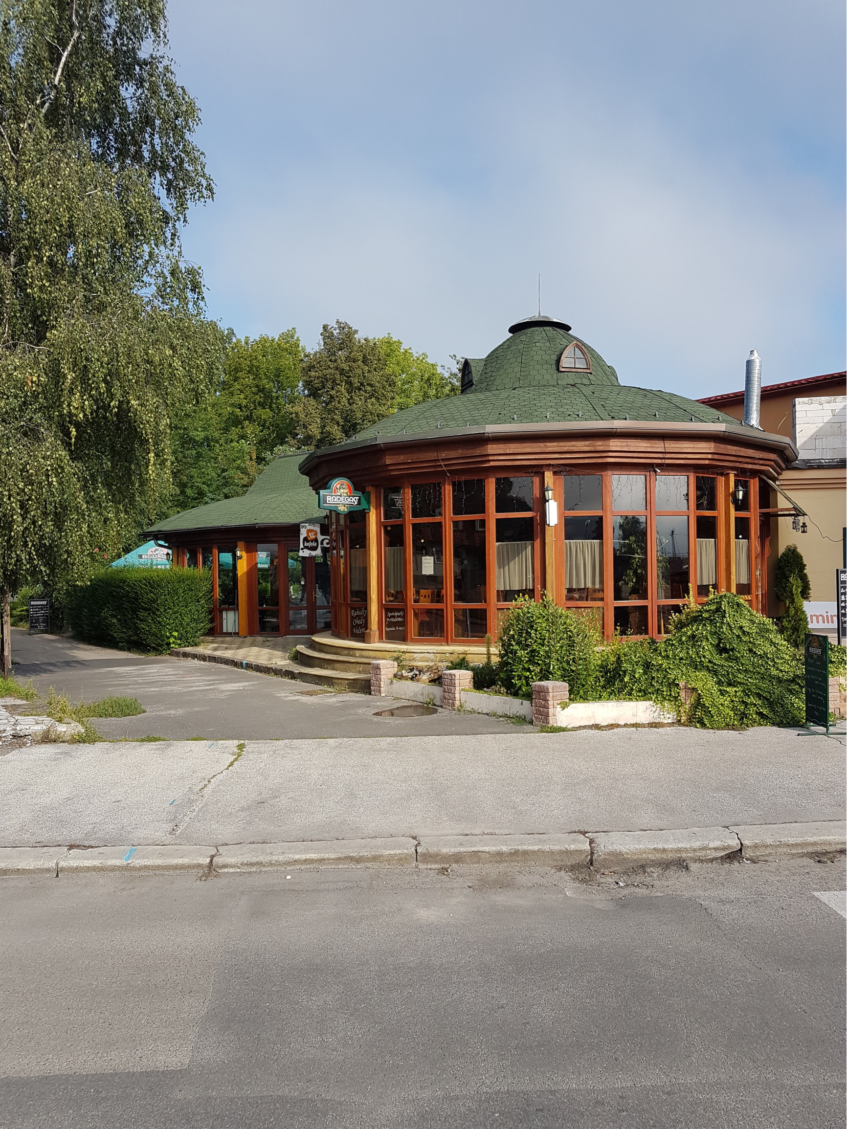 Predaj reštauračného zariadenia a priľahlých prevádzok