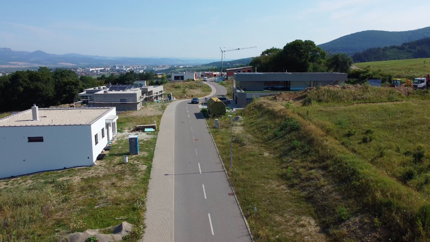 Stavebný pozemok Nová Dubnica s najkrajším výhľadom-VIDEO