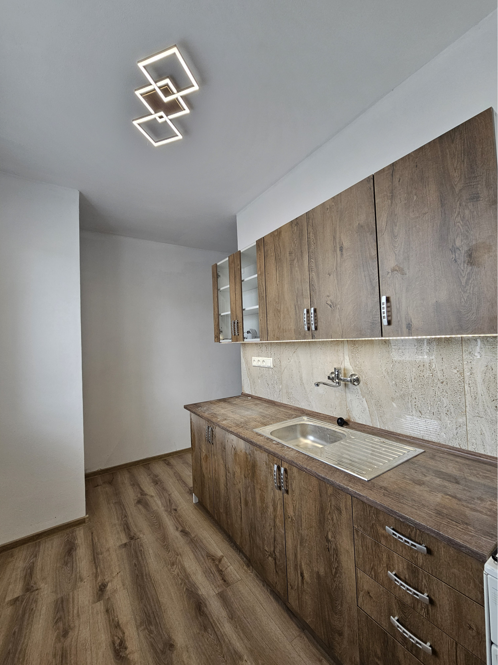 Prenájom 3 izbového bytu Trenčín, Sihoť-Švermova+PARKOVISKO