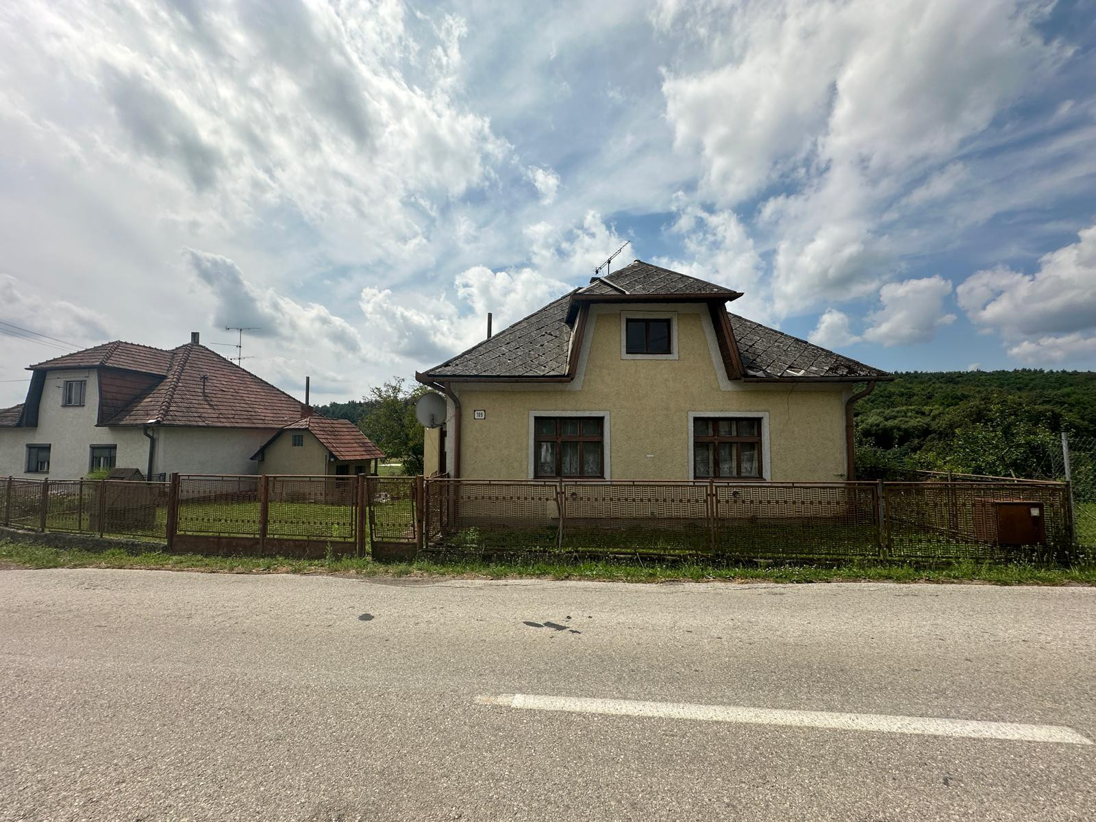 4 izbový rodinný dom v krásnom prostredí-pred rekonštrukciou