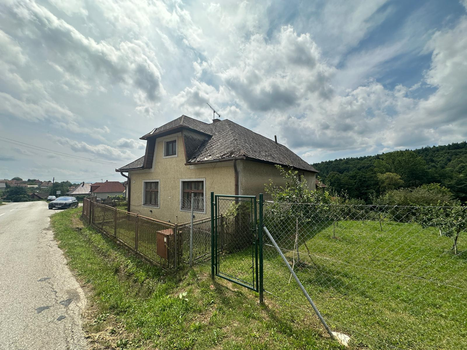 4 izbový rodinný dom v krásnom prostredí-pred rekonštrukciou