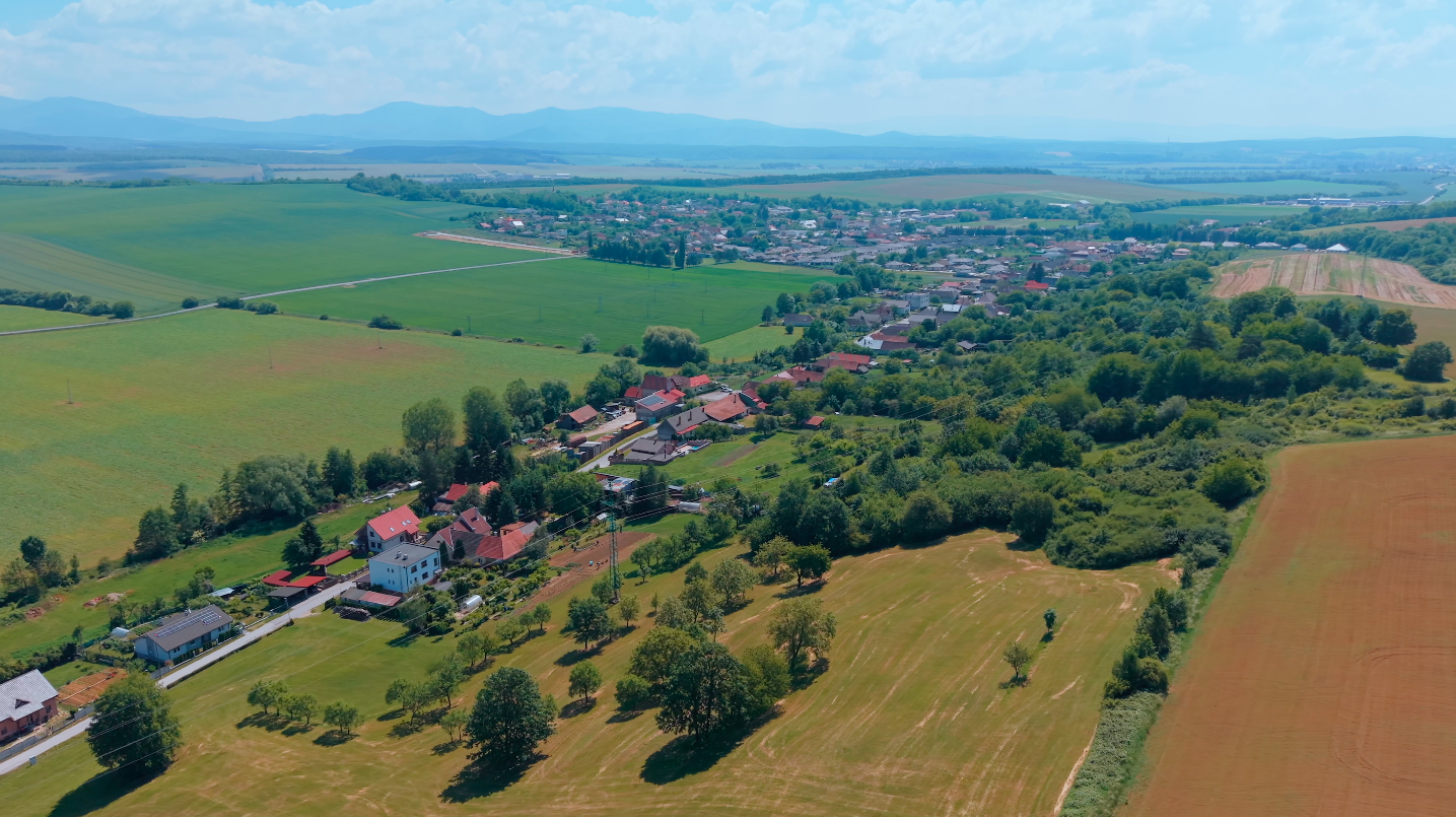 Jedinečný stavebný pozemok Dežerice NA PREDAJ