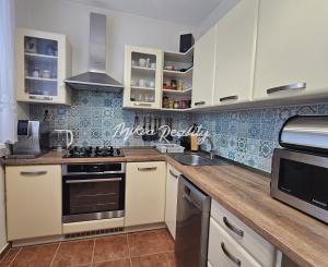 3-izbový byt po rekonštrukcii s balkónom v obci Uhrovec