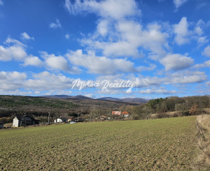 Slnečný stavebný pozemok IBV Zlatníky 958m2 - na predaj