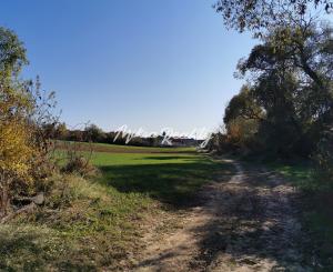 Pozemok v pokojnom prostredí 1401m2 - Veľké Hoste na predaj