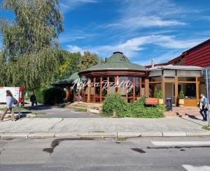 Predaj reštauračného zariadenia a priľahlých prevádzok