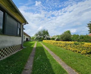 REZERVOVANÉ - Veľký RD s 2 byt. jednotkami na rovnom pozenku