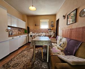 REZERVOVANÉ - Veľký RD s 2 byt. jednotkami na rovnom pozenku