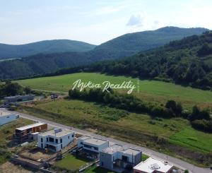 Stavebný pozemok Nová Dubnica s najkrajším výhľadom-VIDEO