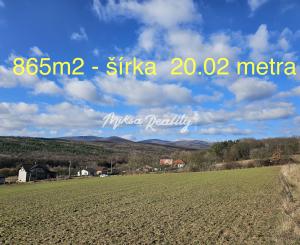 Pozemok pod lesom - so sieťami 865m2 - na predaj