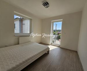 Novostavba 3 izbového bytu s parkovaním - Svinná NA PREDAJ