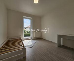 Novostavba 3 izbového bytu s parkovaním - Svinná NA PREDAJ