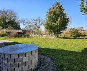 REZERVOVANÉ- RD s krásnou záhradou a dvojgarážou – Chynorany