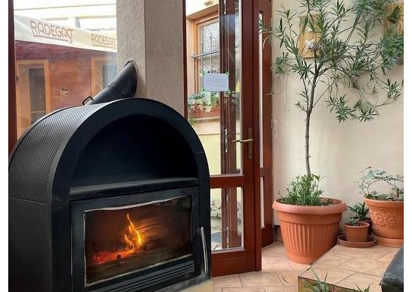 Predaj reštauračného zariadenia a priľahlých prevádzok