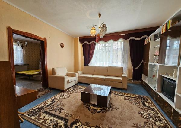 REZERVOVANÉ - Veľký RD s 2 byt. jednotkami na rovnom pozenku