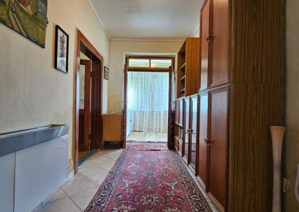 REZERVOVANÉ - Veľký RD s 2 byt. jednotkami na rovnom pozenku