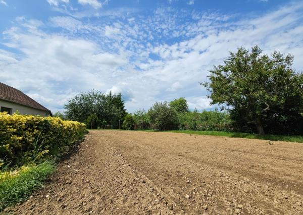 REZERVOVANÉ - Veľký RD s 2 byt. jednotkami na rovnom pozenku