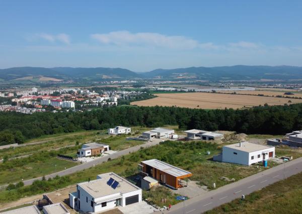 Stavebný pozemok Nová Dubnica s najkrajším výhľadom-VIDEO