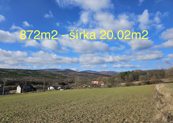 Stavebný pozemok so sieťami 872 m2 - na predaj