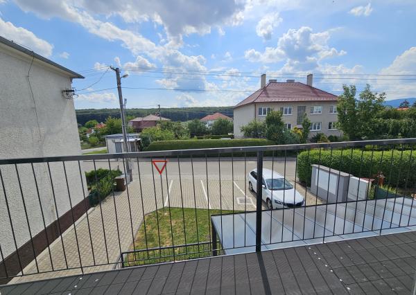 Novostavba 3 izbového bytu s parkovaním - Svinná NA PREDAJ