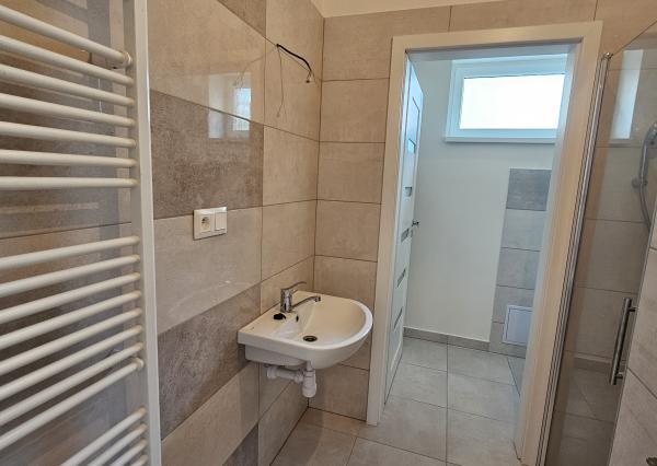 Novostavba 3 izbového bytu s parkovaním - Svinná NA PREDAJ