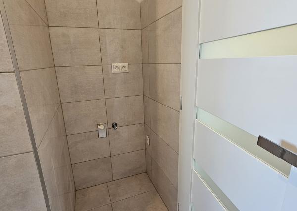 Novostavba 3 izbového bytu s parkovaním - Svinná NA PREDAJ