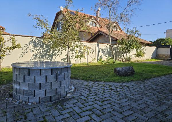 REZERVOVANÉ- RD s krásnou záhradou a dvojgarážou – Chynorany