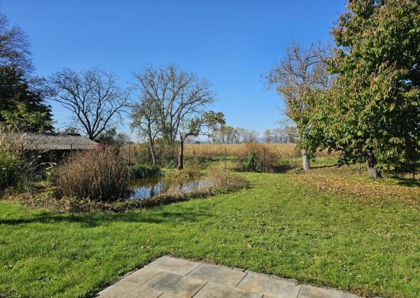 REZERVOVANÉ- RD s krásnou záhradou a dvojgarážou – Chynorany