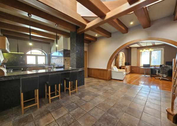 REZERVOVANÉ- RD s krásnou záhradou a dvojgarážou – Chynorany