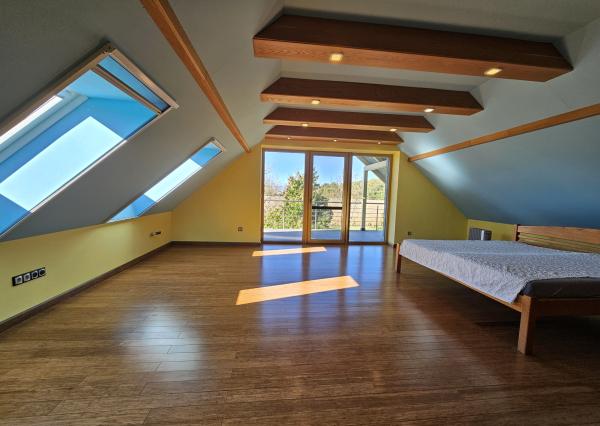 REZERVOVANÉ- RD s krásnou záhradou a dvojgarážou – Chynorany