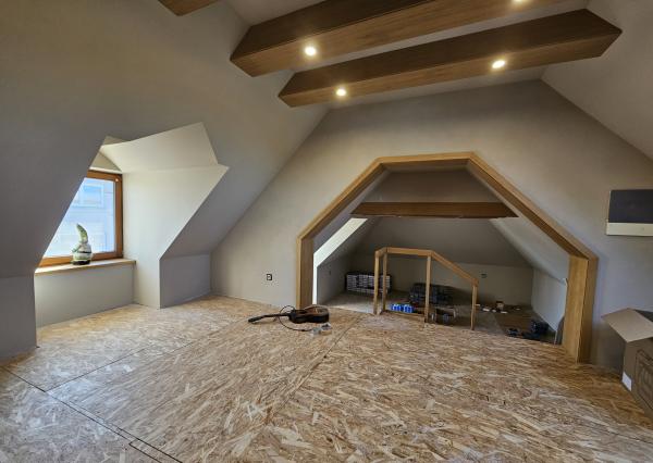 REZERVOVANÉ- RD s krásnou záhradou a dvojgarážou – Chynorany