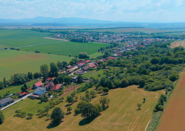 Jedinečný stavebný pozemok Dežerice NA PREDAJ