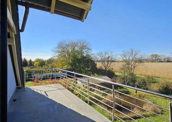 REZERVOVANÉ- RD s krásnou záhradou a dvojgarážou – Chynorany