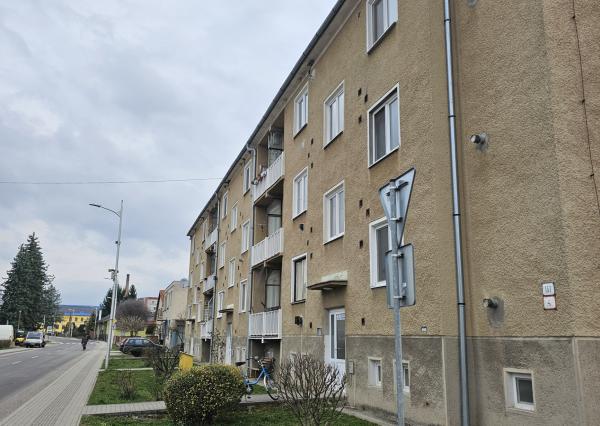 3-izbový byt po rekonštrukcii s balkónom v obci Uhrovec