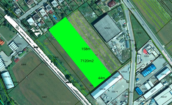 Rozsiahly pozemok 7120m2 intravilán Bánovce nad Bebravou - fotografia 1