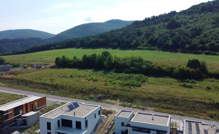Pozemok MEDOVÉ LÚKY 933m² - 134999,- EUR - fotografia 3