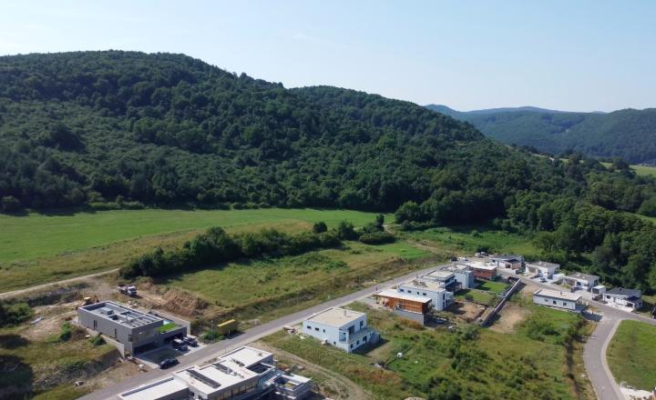 Pozemok MEDOVÉ LÚKY 933m² - 134999,- EUR - fotografia 4