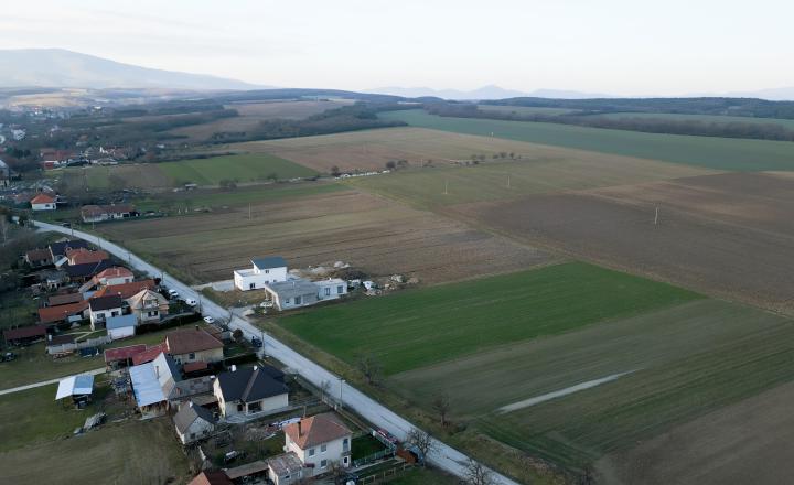 Stavebný pozemok 3555m2 Malé Hoste EXKLUZÍVNE na predaj - fotografia 1