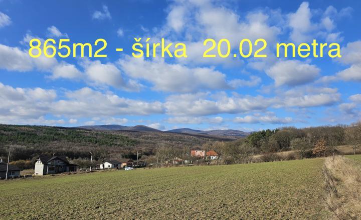 Pozemok pod lesom - so sieťami 865m2 - na predaj - fotografia 1