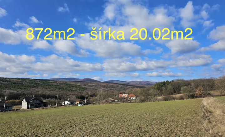 Stavebný pozemok so sieťami 872 m2 - na predaj - fotografia 1