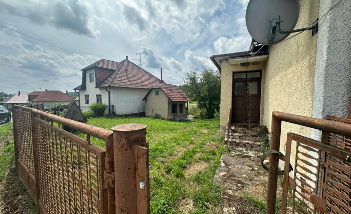 4 izbový rodinný dom v krásnom prostredí-pred rekonštrukciou - fotografia 3