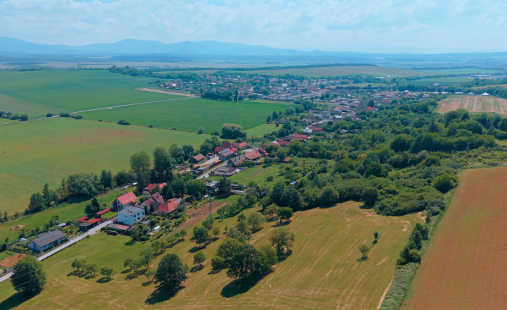 Jedinečný stavebný pozemok Dežerice NA PREDAJ - fotografia 5