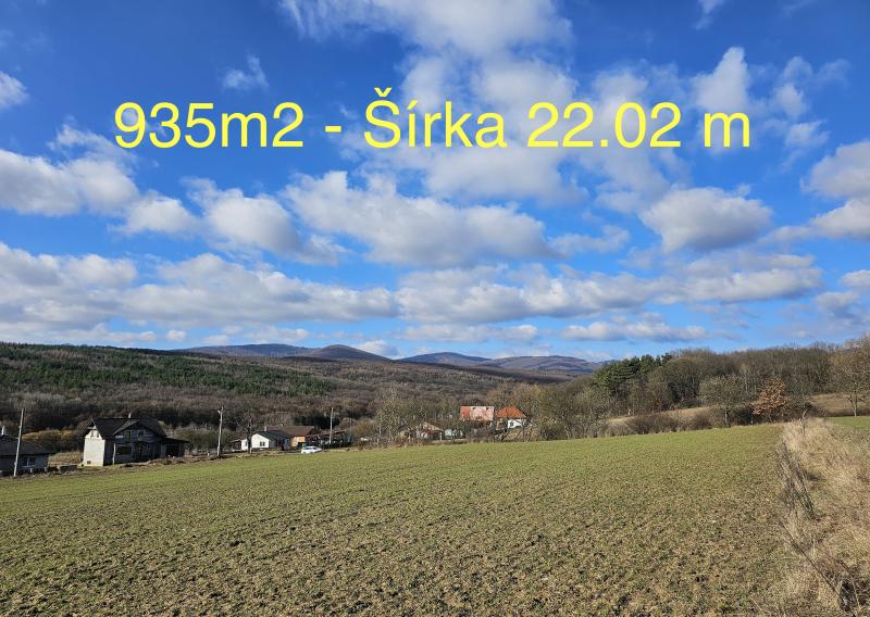 Krásny stavebný pozemok pod lesom - 935m2 - na predaj