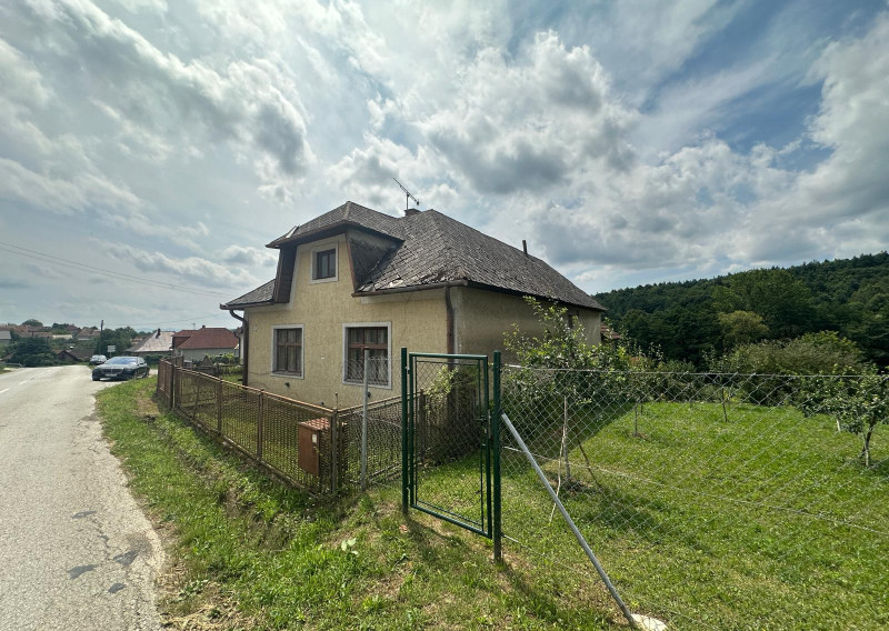4 izbový rodinný dom v krásnom prostredí-pred rekonštrukciou